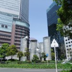 "阪急百貨店と富国生命ビルの間"