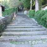 ”温泉神社（長い石段）”