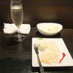 ”生スパークリングワインとレーズンチーズクラッカー”