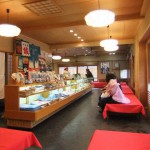 "鶴屋店内"