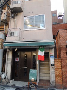 ２F