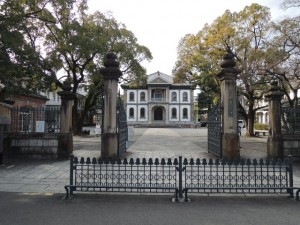 正門
