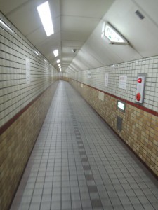 トンネル内通路