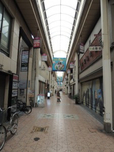 人通り少ない