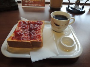 ジャムトーストとコーヒー
