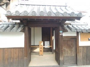 清学院 玄関