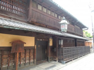 輪違屋
