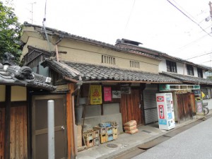 古い家