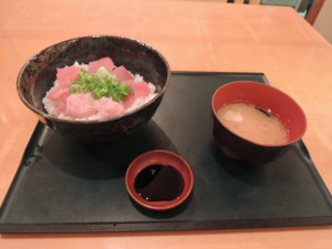 まぐろ丼