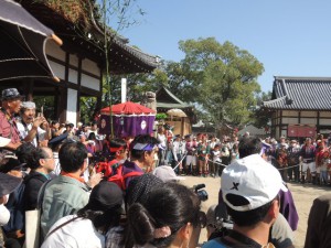 傘と獅子舞