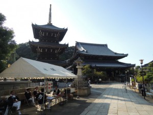 三重塔と本堂