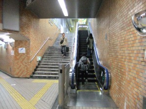 地上へ