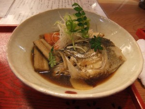 すずきのカマと根菜の煮付け
