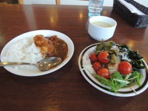 カレーとサラダ
