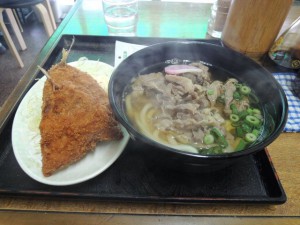 肉うどん＋あじフライ