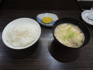 ご飯と味噌汁