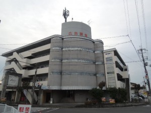 さびれたビル