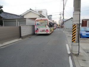 バスを追いかける