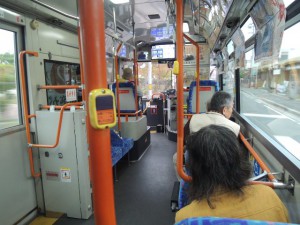 バス車内