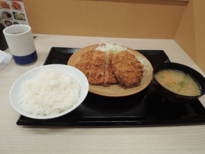 ロース・メンチカツ定食