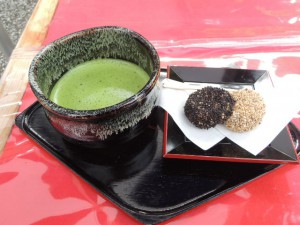 ごまだんごと抹茶