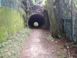 トンネル
