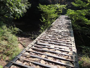 堰堤上部