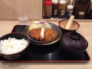 ロースとんかつ定食（上）
