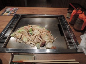 ホルモン焼きうどん