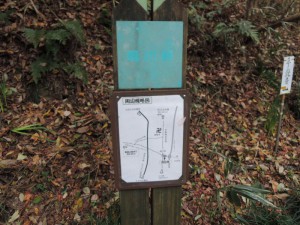 鳴川峠（道標）