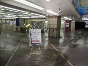 京都タワー１F　耐震工事中