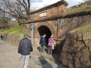トンネル