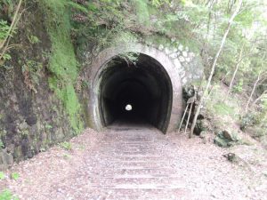 トンネル