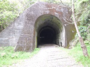 トンネル