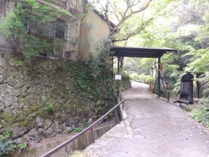 門
