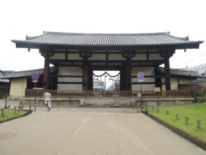 転害門