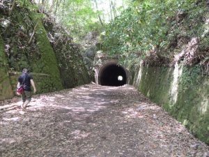 トンネル