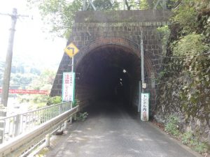 トンネル