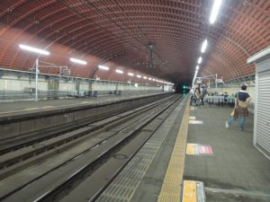 トンネル内ホーム