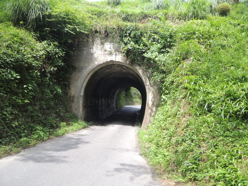 トンネル