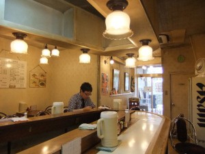 ”店内”