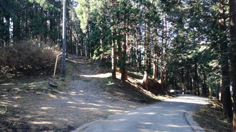 山頂登り口 山頂登り口