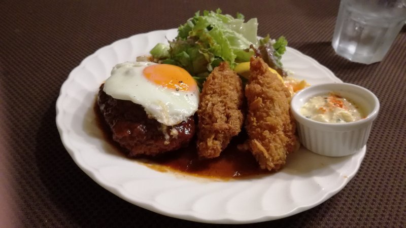 ハンバーグとカキ ハンバーグとカキ