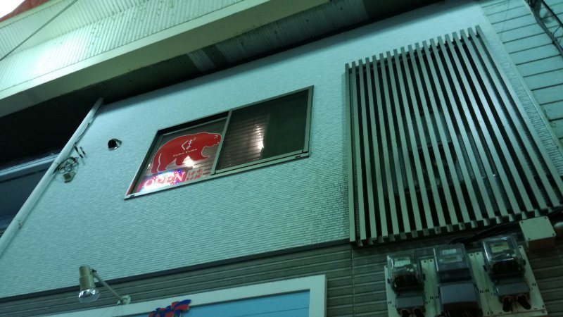 お店は2階