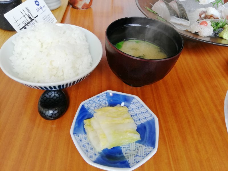 ごはん、味噌汁、漬物